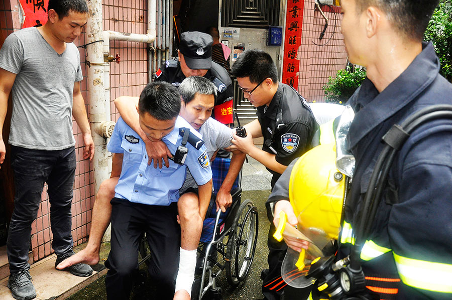 滾滾濃煙南園社區(qū)小型消防站隊員迅速處置火情 事故無傷亡